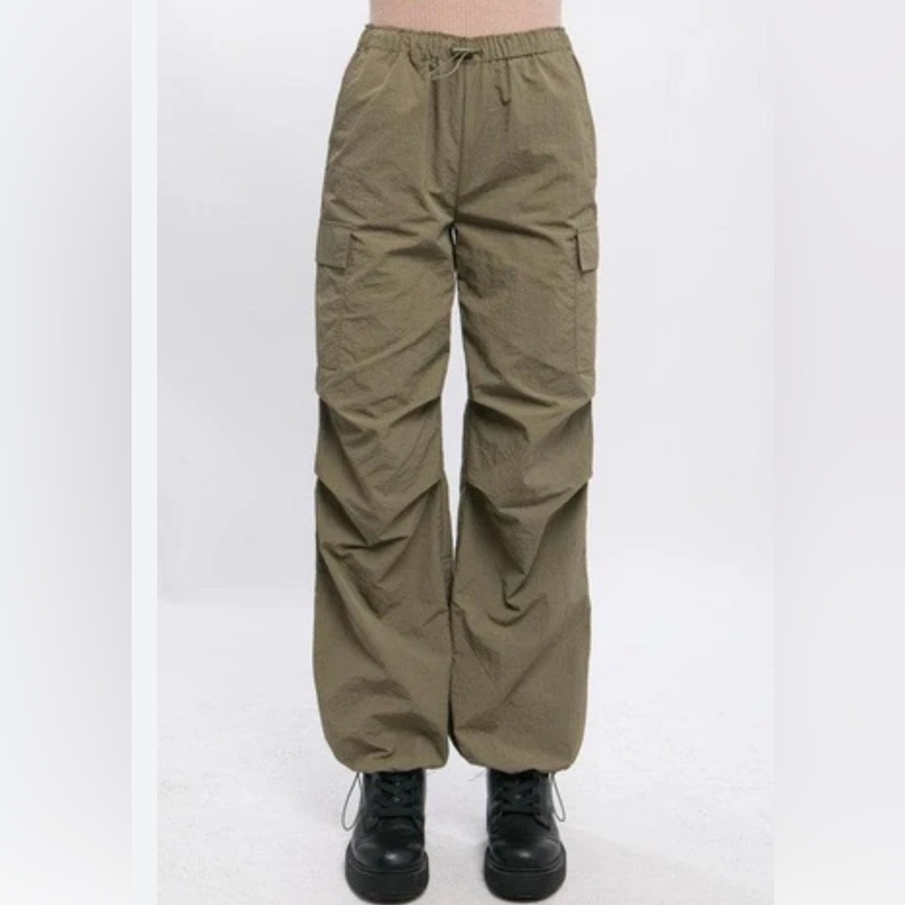 Love tree women’s Olive Loose Fit Parachute Cargo Pants, size Medium - Picture 1 of 15